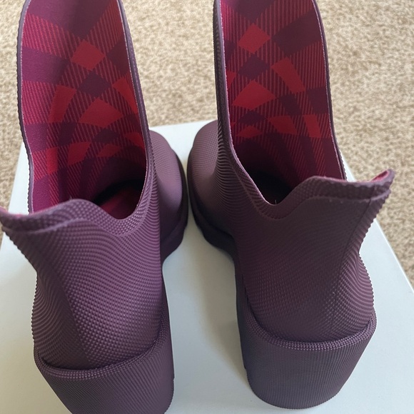 Marsh Textured Ankle Boot (Women). BRAND NEW. NEVER WORN. BURBERRY ANKLE BOOT. - Picture 4 of 5
